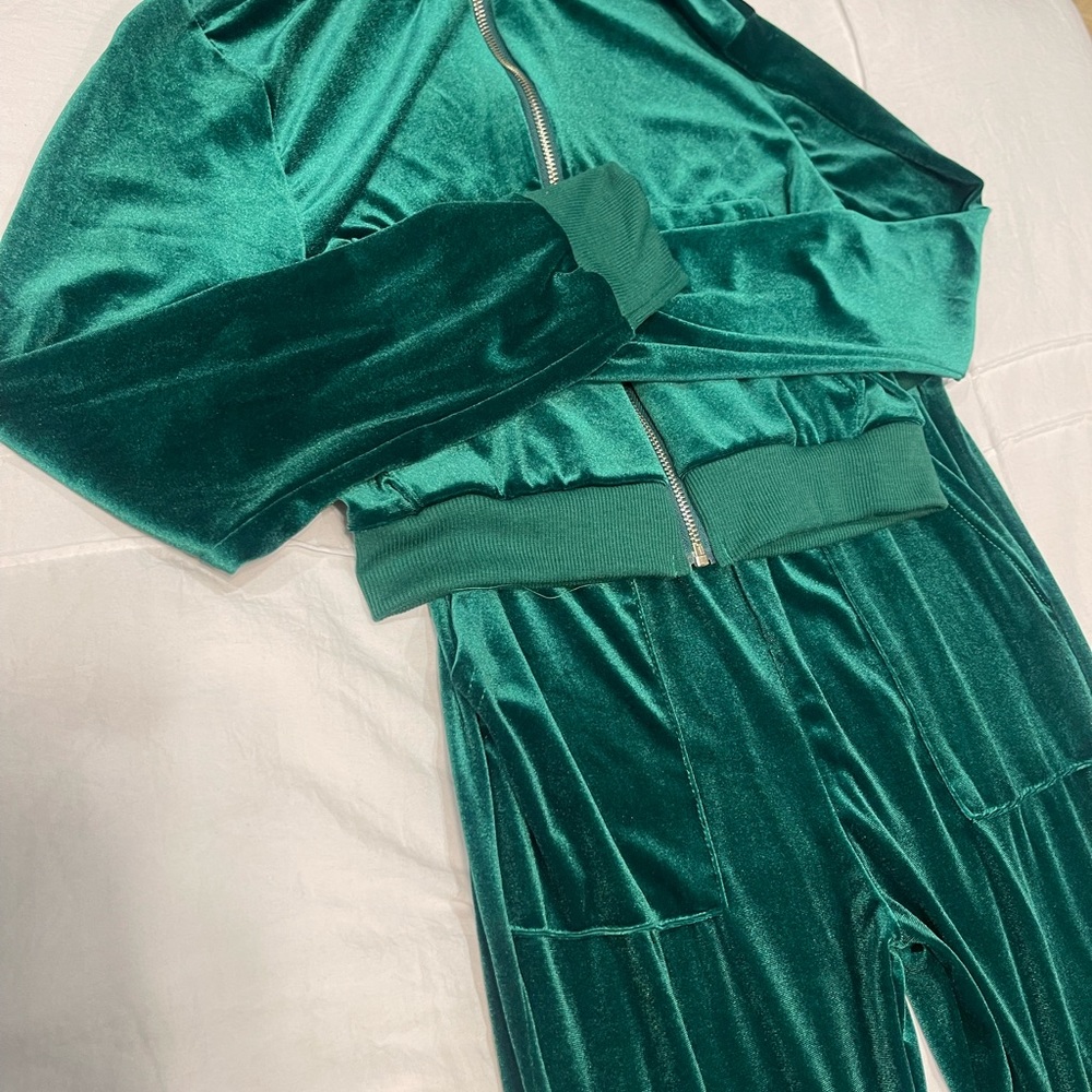 Green velour jogger set